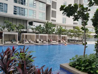 a hotel swimming pool in the middle of a building at The Robertson S22 Jalan Alor Petaling Street Bukit Bintang KL 3R2B 8Pax in Kuala Lumpur