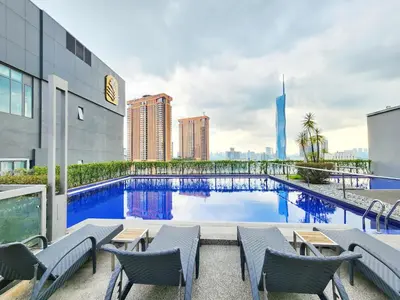 a swimming pool on the roof of a building at #125 Bintang Fairlane KLCC - Lot 10 - Pavilion - Fahrenheit for 1-5px in Kuala Lumpur