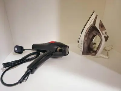 a blow dryer and a bird house on a counter at Wisma Infinitum Studio 5\u5206\u949f\u62b5\u8fbe KL \u5e02\u4e2d\u5fc3 in Kuala Lumpur
