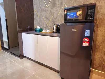 a kitchen with a microwave on top of a refrigerator at Wisma Infinitum Studio 5\u5206\u949f\u62b5\u8fbe KL \u5e02\u4e2d\u5fc3 in Kuala Lumpur
