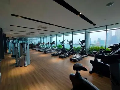 a gym with a row of treadmills and exercise bikes at Wisma Infinitum Studio 5\u5206\u949f\u62b5\u8fbe KL \u5e02\u4e2d\u5fc3 in Kuala Lumpur