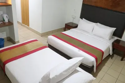 a hotel room with two beds in a room at Hotel Seri Putra in Kuala Lumpur