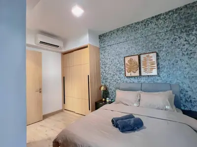 a bedroom with a large bed with a blue wall at Duplex 4px@Colony, Near Quill CityMall & Monorail in Kuala Lumpur