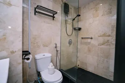 a bathroom with a shower with a toilet and a shower at Kingston Hotel 4 - Hulo Bukit Bintang in Kuala Lumpur