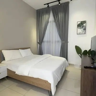 Cozy studio service suite Free parking Netflix Trion B5206 KL