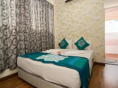 a small bedroom with a bed with a window at OYO 103 V'la Garden Hotel in Kuala Lumpur