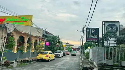 a busy city street with cars parked on the road at The Atrium at Jalan Ampang by OKBnB - Beautiful 2Bedroom nearby KLCC in Kuala Lumpur