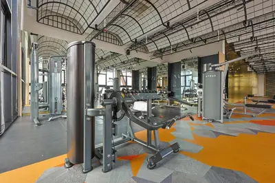 a fitness room with a gym with tread machines at \u5409\u9686\u5761Scarletz\u65af\u5609\u4e3d \u53cc\u5b50\u5854\u9644\u8fd1 \u65e0\u8fb9\u6cf3\u6c60 \u914d\u5065\u8eab\u623f \u5de5\u4f5c\u5ba4 in Kuala Lumpur
