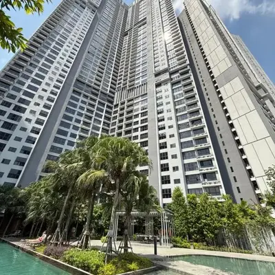 AGILE SKY HOME NEAR PAVILION MALL & TRX ViEW INCLUDING SWIMMING POOL