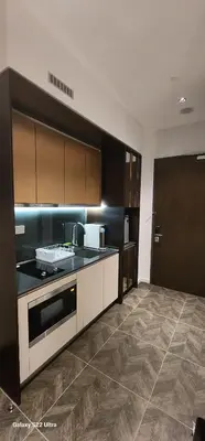 a kitchen with a stoveasteryasteryasteryasteryasteryasteryasteryasteryasteryasteryastery at Scarletz Suite By Skyscraper in Kuala Lumpur
