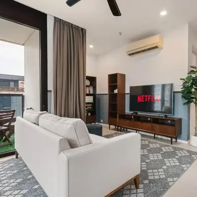 Arcoris Soho 163 Mall Luxury 2Bedroom With City View
