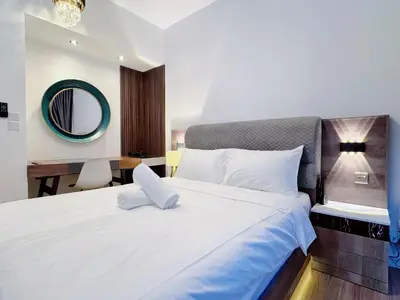 a bedroom with a large white bed and a mirror at Kuala Lumpur M Vertica Residence I Big Family Homestay \u5927\u5bb6\u5ead\u9002\u4f4f I Walking distance to MRT I \u9a6c\u4e2d\u82f1\u6587\u670d\u52a1 I Malay English Chinese in Kuala Lumpur