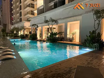 a large swimming pool in front of a building at Quill Residence 1R1B with Netflix 23F&Massive Pool in Kuala Lumpur