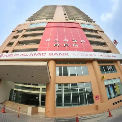 Male Room at Plaza Rah