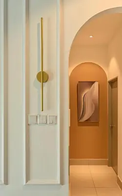 a hallway with an archway with a painting on the wall at Jln Razak Mansion, in Kuala Lumpur