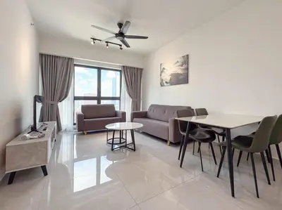 a living room with a table and a couch at KLCC Agile 雅居乐民宿-吉隆坡 I 双子塔 I Walking distance to MRT & TRX & Bukit Bintang I 中英马客服 Chinese English Malay in Kuala Lumpur