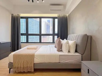 a bedroom with a bed with a large window at KLCC Agile 雅居乐民宿-吉隆坡 I 双子塔 I Walking distance to MRT & TRX & Bukit Bintang I 中英马客服 Chinese English Malay in Kuala Lumpur