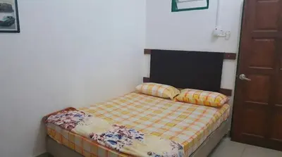 a small bed in a room with at Zam Zam Homestay in Kuala Lumpur
