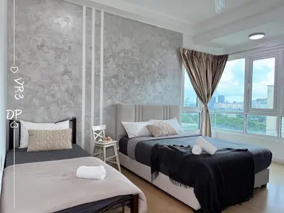 a bedroom with two beds and a window at VR3 2R2B 6pax Sunway Velocity LINK Mall MRT in Kuala Lumpur