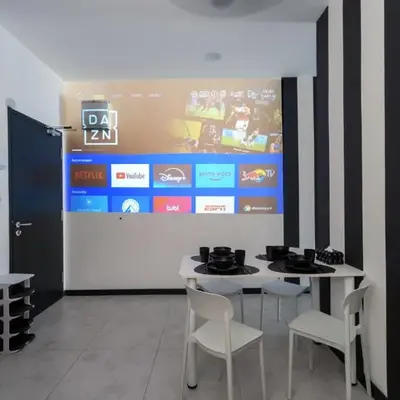 2PAX-4PAX Projector Screen Stay near KLCC & Jelatek LRT Station