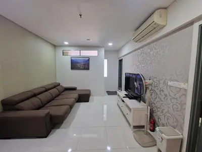 a living room with a couch and a flat screen tv at Cozy Family Suite 5pax KLCC by SS HOME in Kuala Lumpur