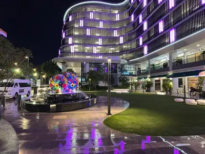 a building with a fountain in front of a building at Couple 1BR cozy suite B41 05 Trion KL in Kuala Lumpur