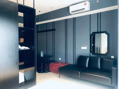 a living room with a black couch and a mirror at Axon Residence Glaxay Suite Bukit Bintang KL in Kuala Lumpur