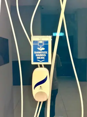 a sign that saysenna hands here and a computer mouse at Kualalumpur Quill Residences Suites By KLCC in Kuala Lumpur