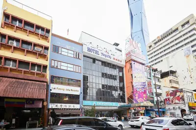 a busy city street filled with cars and buildings at Tang City Hotel, Petaling Street, Merdeka PNB 118 Tower in Kuala Lumpur