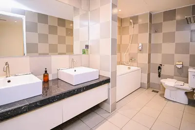 a bathroom with two sinks and a toilet at Kingston Hotel 1 - Bukit Bintang in Kuala Lumpur