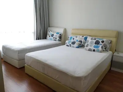 a bedroom with two beds and a window at Soho Suites KLCC by Elite in Kuala Lumpur