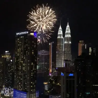 Modern 3BR with Iconic KLCC Towers Skyline Views and Parking