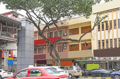 a tree in the middle of a busy city street at Hotel O Shalimar in Kuala Lumpur