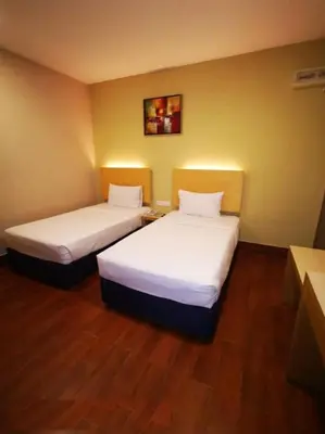 a room with two beds in a room with at Metro Hotel @ KL Sentral in Kuala Lumpur